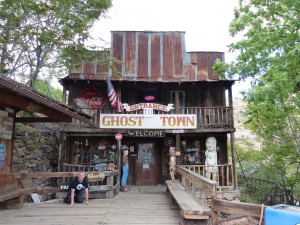 08052014-goldkingmine-ghosttown-entrywithdog